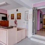 A Maos מלון דירות 4*