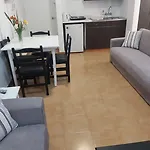 A Maos מלון דירות 4*