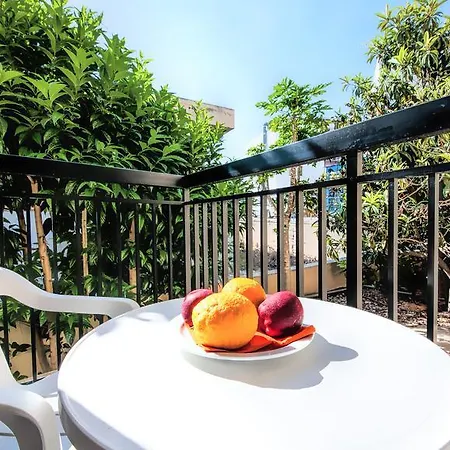 어 마오스 아파트먼트 4* 아이아 나파