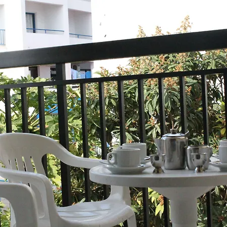 A Maos Apartmanhotel Ajía Nápa